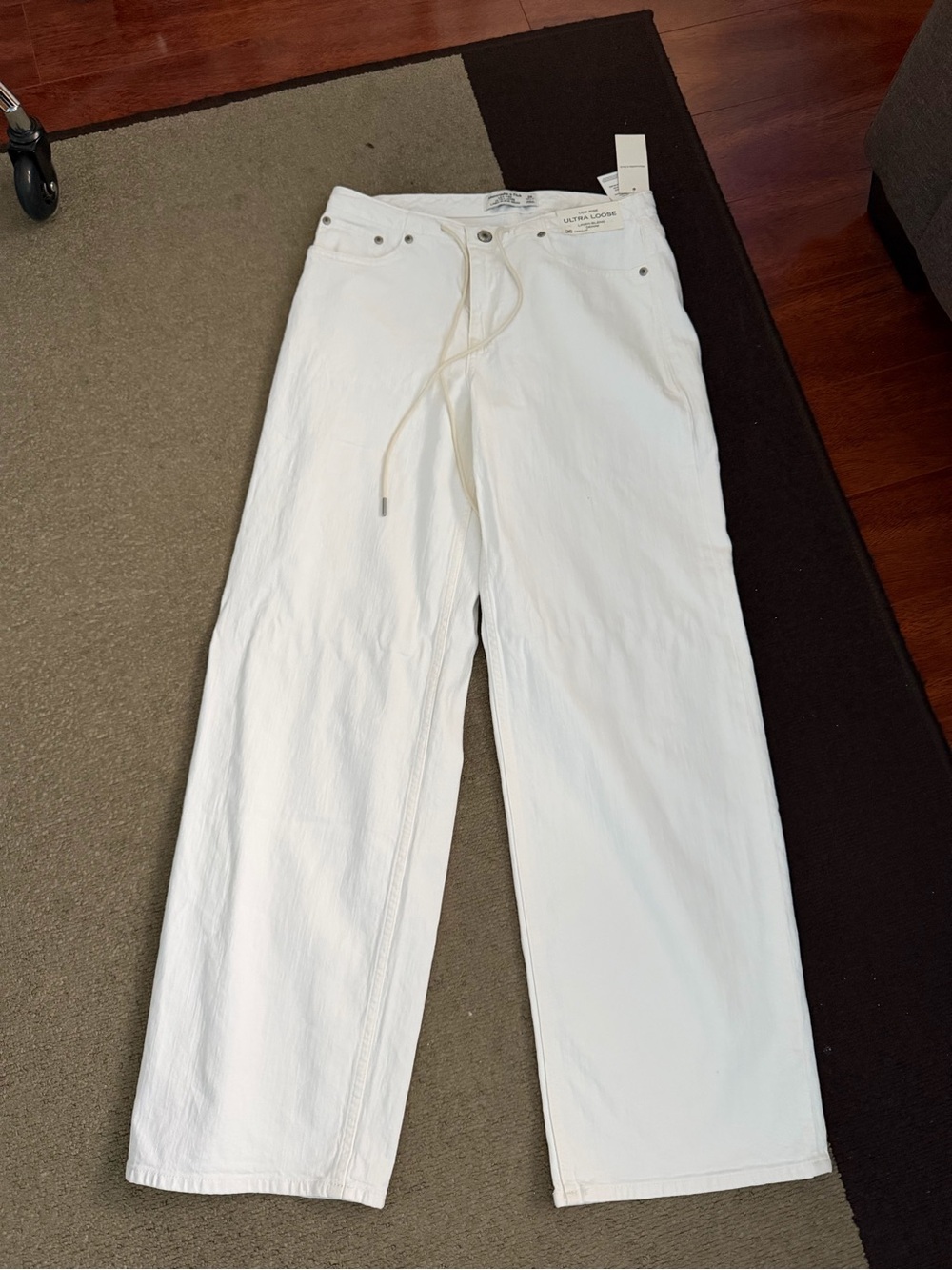 Abercrombie & Fitch Linen-Blend Low Rise Ultra Loose Drawstring Jeans - Picture 3 of 4